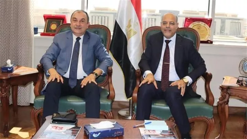 وزيرا قطاع الأعمال والعمل يبحثان تعزيز التعاون في عدد من الملفات المشتركة