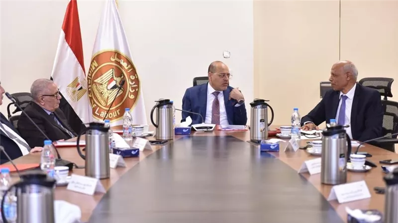 وزير العمل يترأس مجلس إدارة صندوق إعانات الطوارئ للعمال