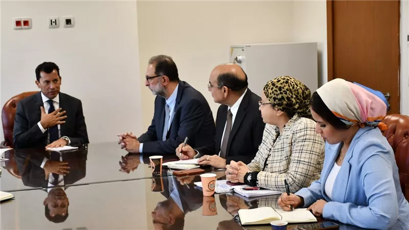 وزير الشباب يستقبل رئيس هيئة سلامة الغذاء لبحث التعاون في التوعية بالمكملات الغذائية 