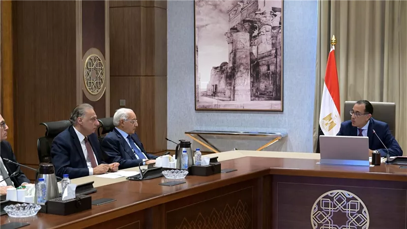 رئيس الوزراء يبدأ الجلسات التخصصية مع عددٍ من القامات الفكرية بمناقشة الملفات السياسية على الساحتين الخارجية والداخلية