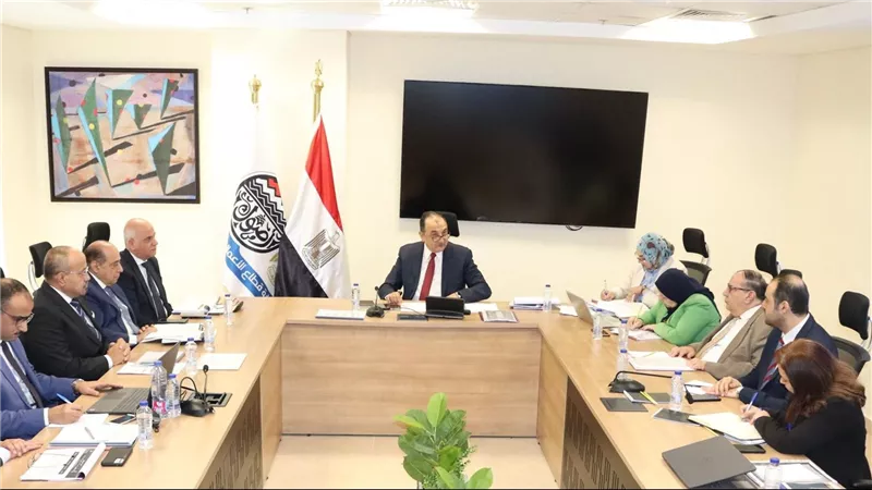 وزير قطاع الأعمال يتابع مستجدات تنفيذ عدد من المشروعات الفندقية والسياحية والتجارية