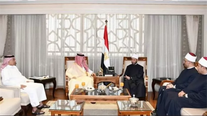 وزير الأوقاف يستقبل سفير المملكة المغربية بالقاهرة ويتسلم رسالة من نظيره المغربي