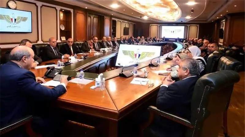 وزير الطيران: تطبيق أعلى معايير السلامة والتشغيل لضمان جوده الخدمات المقدمة  