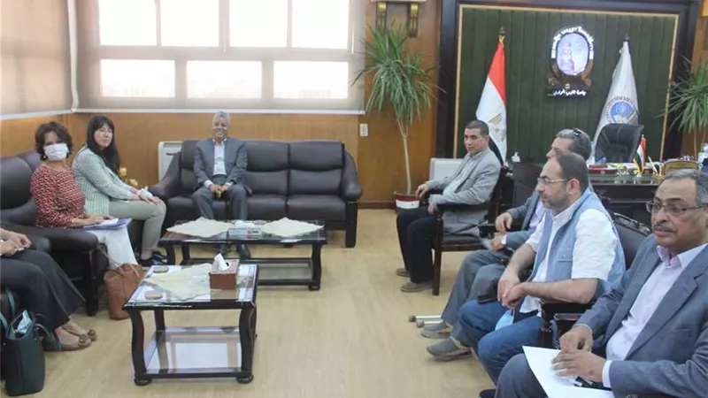نائب رئيس جامعة جنوب الوادي يناقش أوجه التعاون مع منظمة اليونيدو