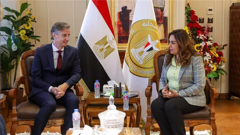 وزيرة التنمية المحلية تتابع مع الممثل المقيم لبرنامج الأمم المتحدة الإنمائي في مصر مجالات التعاون بين الجانبين