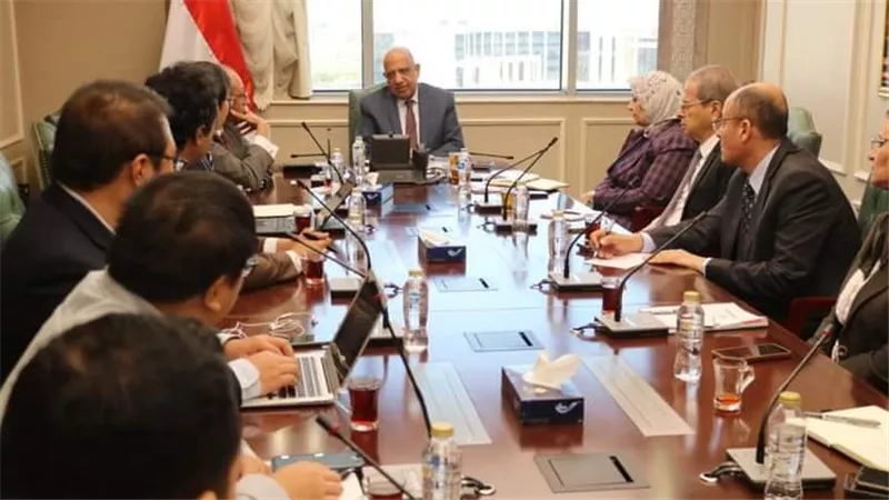 وزير الكهرباء يجتمع  بشركة 