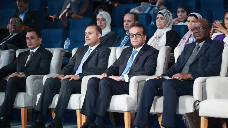 عبدالغفار يشهد جلسة حوارية حول التعاون الفعّال للأطراف المعنية لضمان حصول الجميع على الدواء بأسعار عادلة