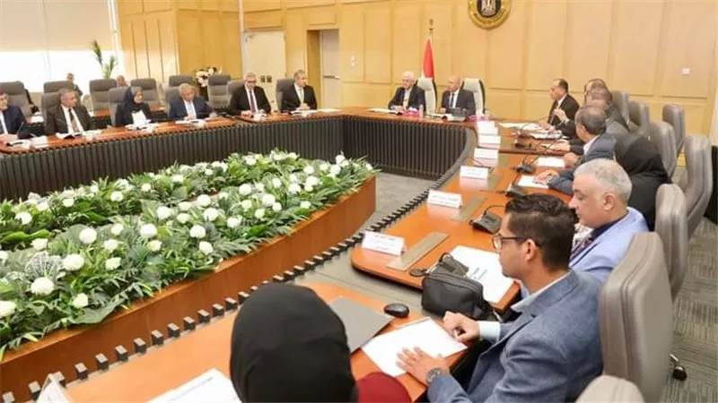 الوزير يعقد اجتماعاً مع وزير التعليم العالي والبحث العلمي لبحث سبل تعظيم دور البحث العلمي في النهوض بقطاعي الصناعة والنقل