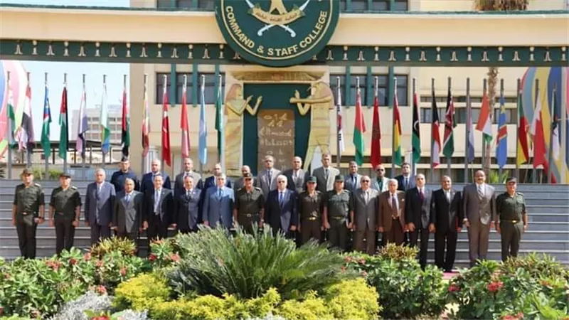 وزير التعليم العالى يلقى محاضرة بكلية القادة والأركان