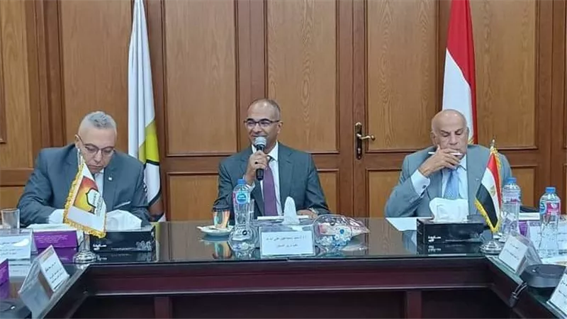 نائب وزير الإسكان يعقد أولى اجتماعات اللجنة التنسيقية العليا لوضع الهيكل المؤسسي لأكواد منظومة مياه الشرب والصرف الصحي