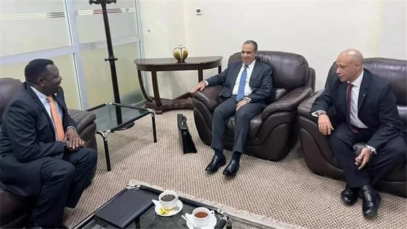 وزير الخارجية والهجرة يصل إلى أوغندا