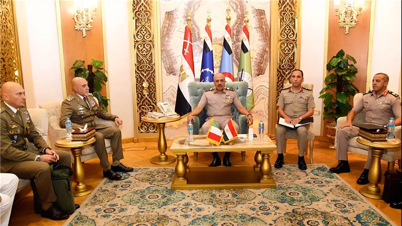 الفريق أحمد خليفة رئيس أركان حرب القوات المسلحة يلتقى قائد القوات البرية الإيطالية
