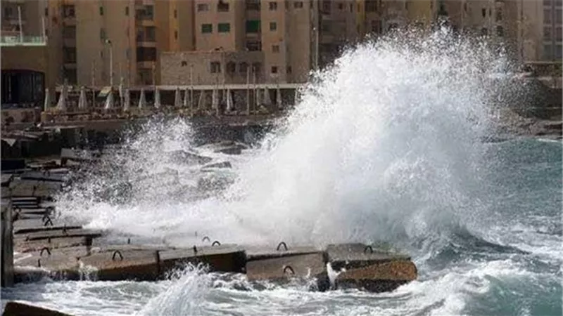 حالة طوارئ واستعدادات في أحياء الإسكندرية لاستقبال أول نوة شتوية