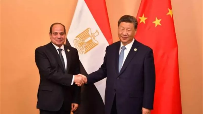 الرئيس السيسي يلتقي نظيره الصيني على هامش قمة تجمع الـ 