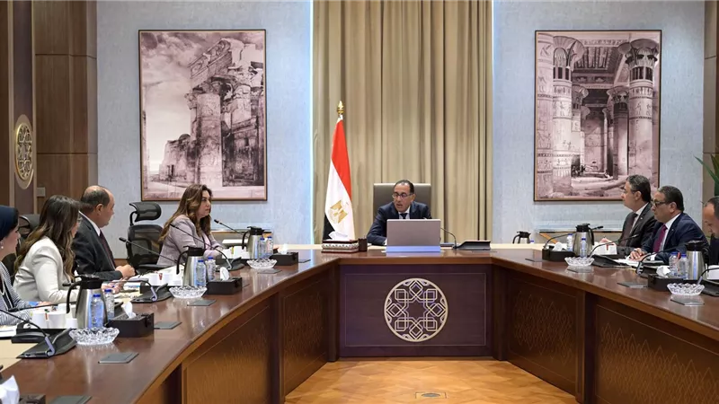 رئيس الوزراء يُتابع جهود توافر السلع وضبط الأسواق