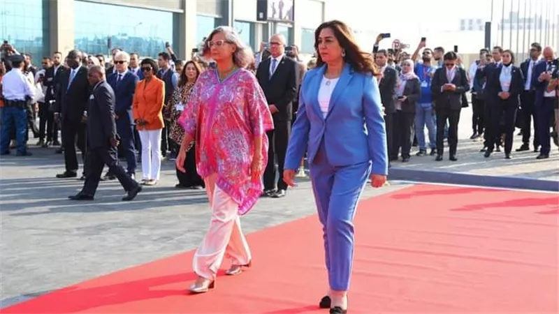 برعاية الرئيس.. انطلاق فعاليات المنتدى الحضري العالمي في القاهرة برفع علمَي مصر والأمم المتحدة