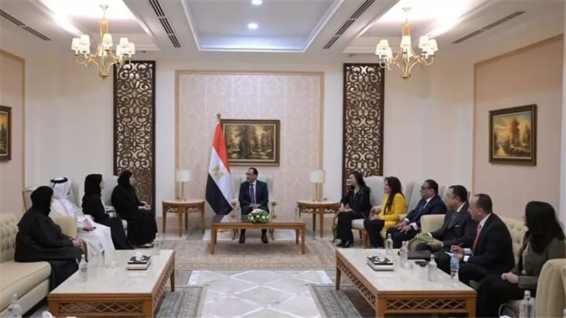 رئيس الوزراء يلتقي وزيرة التنمية الاجتماعية والأسرة القطرية