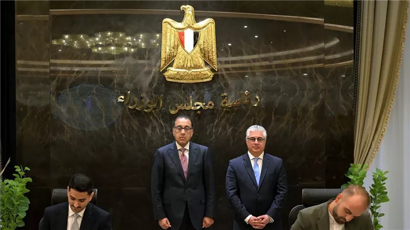 رئيس الوزراء يشهد توقيع عقد مشروع بين شركة 
