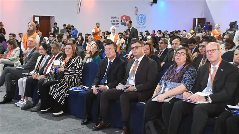 وزير الإسكان يشارك بالجلسة الحوارية تحت عنوان 