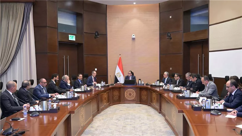 رئيس الوزراء يلتقي ممثلي مجموعة 