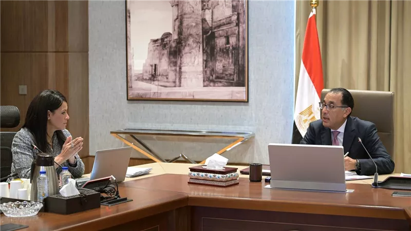 رئيس الوزراء يتابع مع وزيرة التخطيط والتنمية الاقتصادية والتعاون الدولي عددًا من ملفات عمل الوزارة