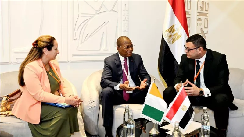 وزير الإسكان يعرض على نظيرته من كوت ديفوار التجربة العمرانية المصرية