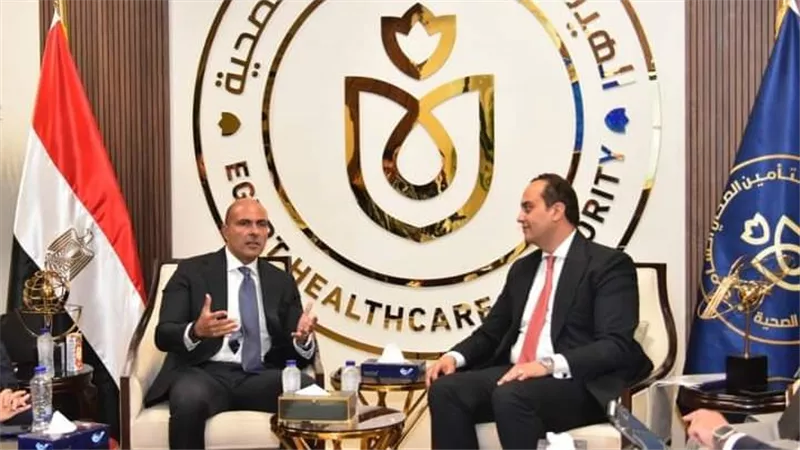 رئيس الرعاية الصحية يلتقي رئيس استرازينكا مصر 