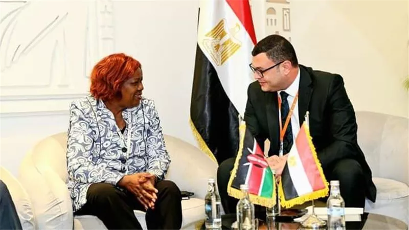 وزير الإسكان يعرض التجربة العمرانية المصرية على نظيرته الكينية