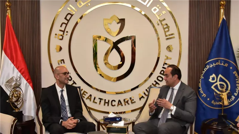 رئيس الرعاية الصحية يلتقي المدير الإقليمي لشركة فايزر لبحث سبل تعزيز التعاون وتبادل الخبرات