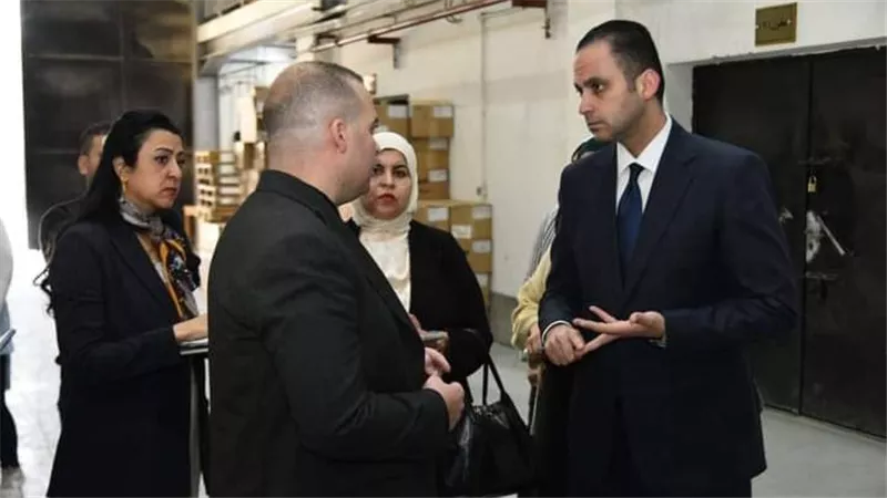 نائب وزير الصحة يتفقد مقر إدارة التموين الطبي بالقاهرة ويوصي  بسرعة الانتهاء من تفعيل  النظام الإلكتروني 