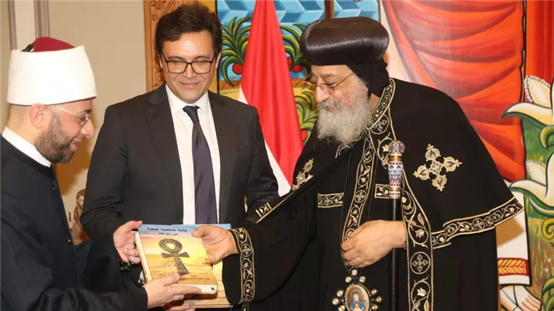 البابا تواضروس يستقبل وزيري الثقافة والأوقاف 