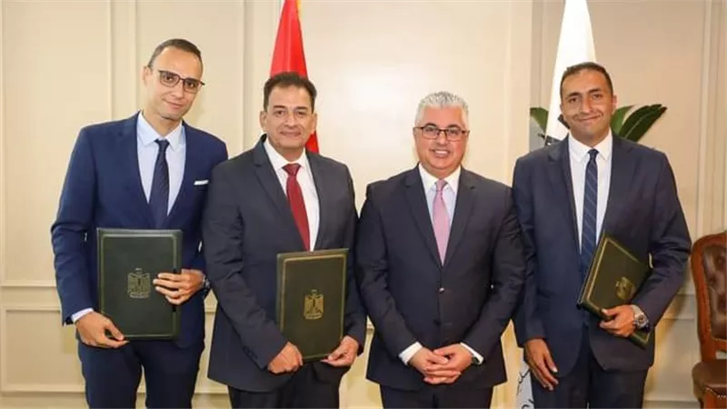 باستثمارات 20 مليون دولار.. رئيس اقتصادية قناة السويس يشهد توقيع عقد مشروع إعادة تدوير البلاستيك