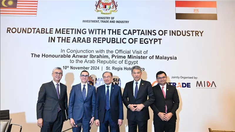 وزير الاستثمار والتجارة الخارجية يشارك في اجتماع مائدة مستديرة بين مصر وماليزيا لبحث سبل تعزيز العلاقات الاقتصادية