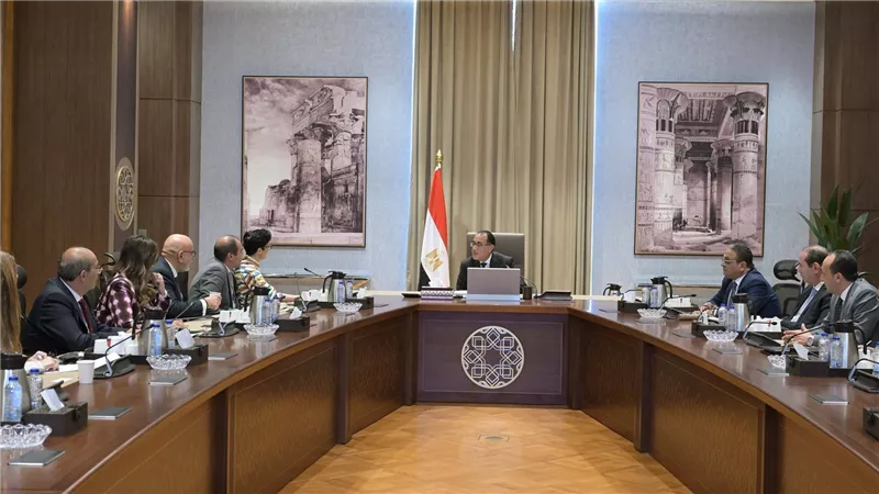 رئيس الوزراء يلتقي الرئيس التنفيذي لمجموعة 