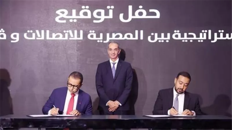  بنحو 30 مليار جنيه.. وزير الاتصالات يشهد توقيع اتفاقيات استراتيجية بين 
