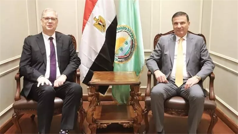 وزير الزراعة يبحث مع السفير الهولندي بالقاهرة سبل التعاون المشترك
