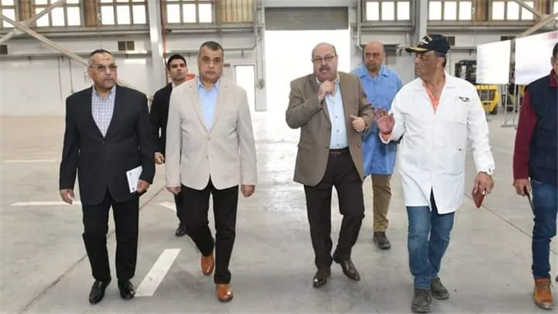 وزير الدولة للإنتاج الحربى يقوم بجولة تفقدية مفاجئة لشركة حلوان للصناعات غير الحديدية