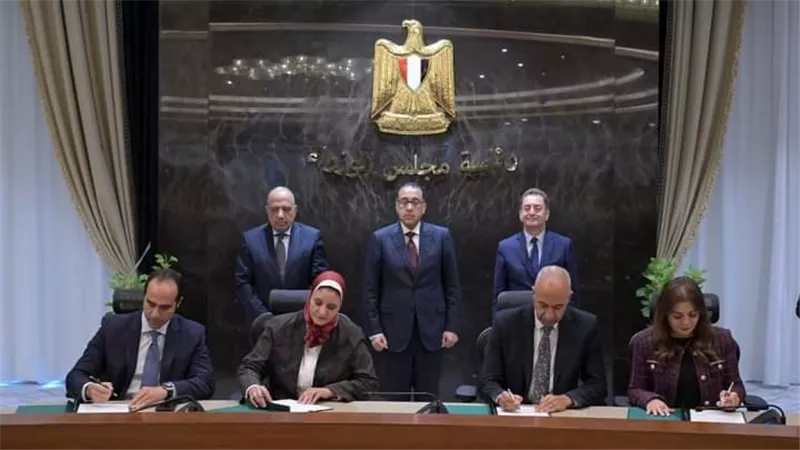 رئيس الوزراء يشهد توقيع مذكرتي تفاهم لانتاج الكهرباء من الطاقات الجديدة والمتجددة (شمسي و رياح)