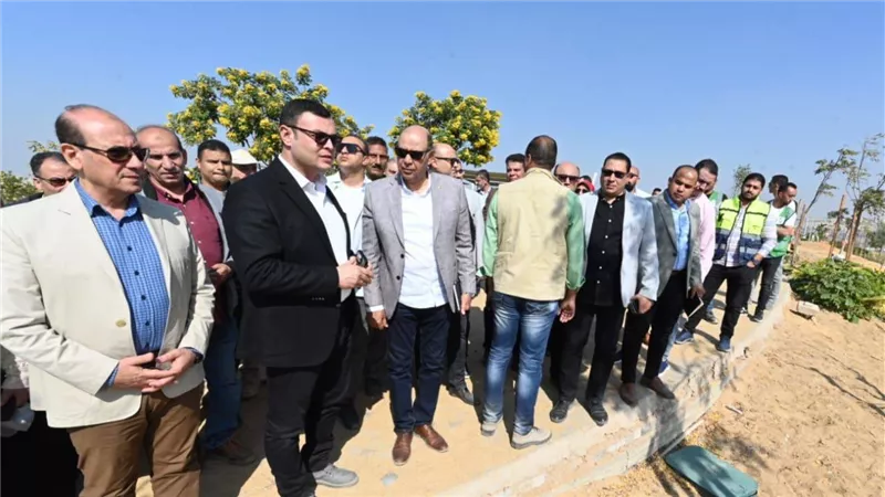 وزير الإسكان يتفقد الموقف التنفيذى لمشروع 