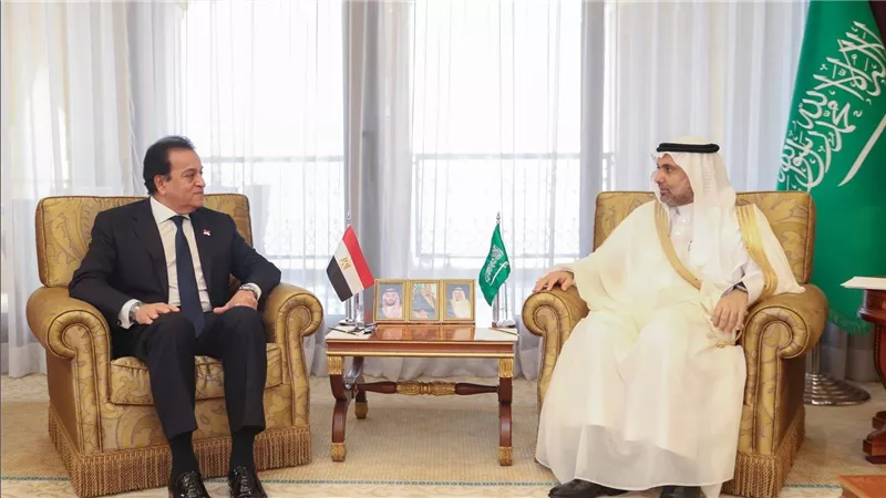 نائب رئيس الوزراء يلتقي وزير الصحة السعودي لمناقشة مستجدات التعاون المشترك بين البلدين في القطاع الصحي