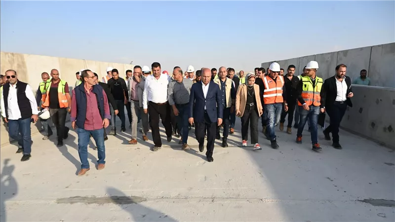 وزير الصناعة والنقل يتفقد مواقع العمل بمشروع الخط الأول من شبكة القطار الكهربائي السريع السخنة/ العلمين /مطروح 