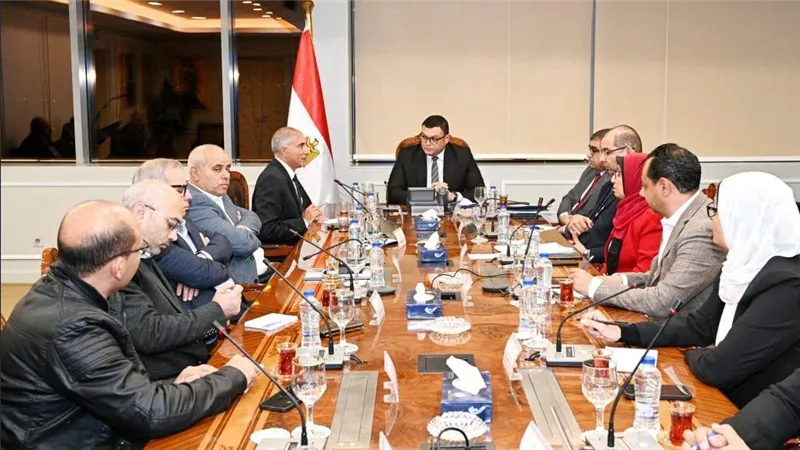 وزير الإسكان يتابع سير العمل بمدن غرب القاهرة 