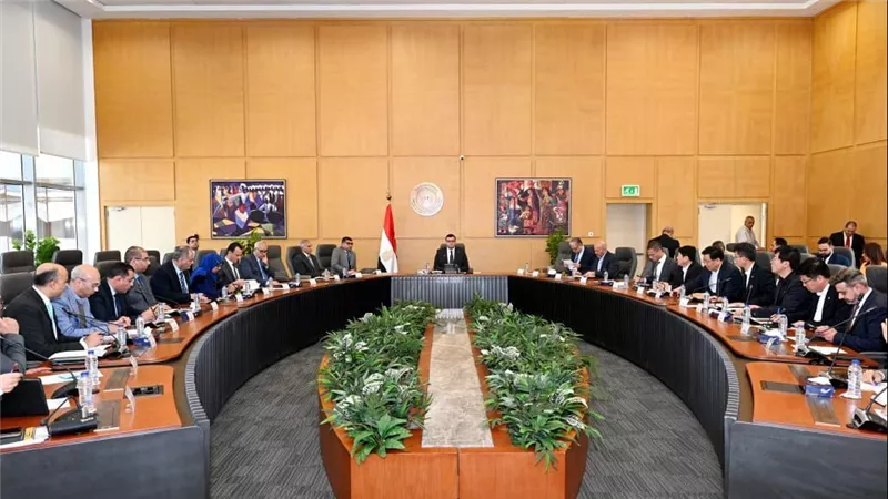 وزير الإسكان يتابع سير العمل بمشروع 
