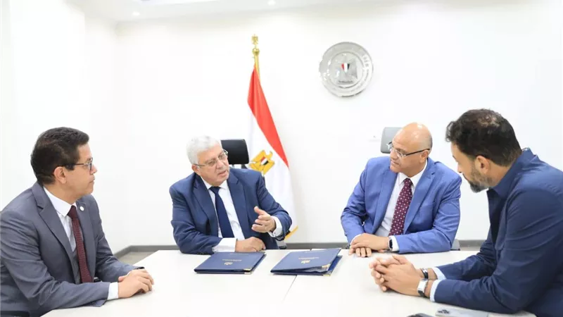 وزير التعليم العالي يشهد توقيع بروتوكول تعاون مشترك بين جامعة بنها ومحافظة القليوبية ومستشفى الناس