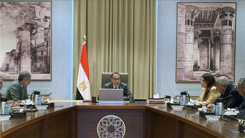 رئيس الوزراء يبحث جهود النهوض بقطاع السياحة وآليات تطوير مختلف الجوانب المرتبطة به