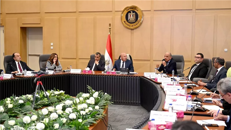 الوزير يترأس الاجتماع الحادي عشر للمجموعة الوزارية للتنمية الصناعية