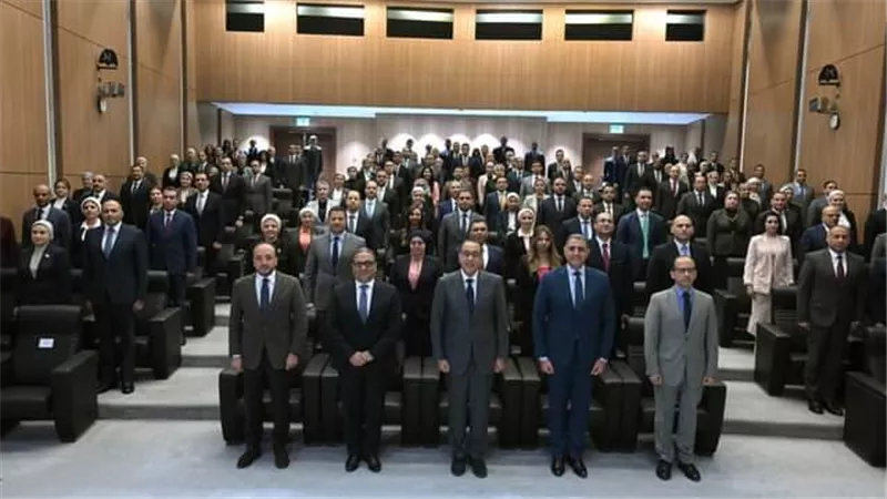 رئيس الوزراء يلتقي الملحقين العسكريين المرشحين للعمل بالخارج