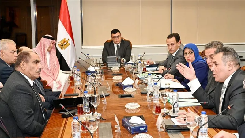 وزير الإسكان يلتقي المستثمر السعودي الشيخ حسن الشربتلي لمناقشة فرص التعاون 