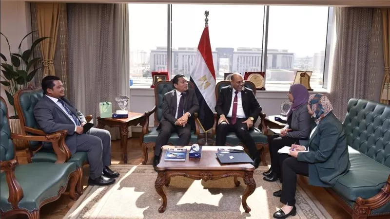 وزير العمل يستقبل سفير ماليزيا في القاهرة لبحث تفعيل سُبل التعاون المُشترك