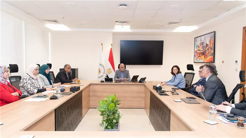 سويلم يبحث تعزيز التعاون المصرى الإيطالى في مجال المياه مع مدير الوكالة الإيطالية للتعاون الإنمائى 